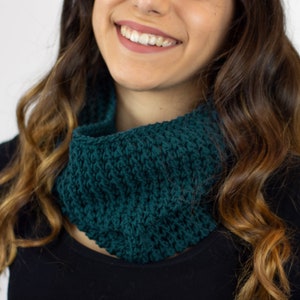 Wollen halswarmer, Ringsjaal, Halswarmer, Merino wollen sjaal, Petrol groene sjaal, Dames winter accessoires, Kerstcadeau
