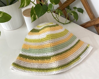 Cappello estivo a secchiello fatto a mano a uncinetto da donna in cotone con righe colorate giallo verdi, Cappello pescatore  SORRENTO