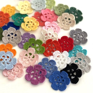 FLO 6, Fiori uncinetto per bomboniere, Bustina 5 pezzi, Applicazioni per copertine, Scrapbooking, Decorazioni abiti bambini, Decori cappelli