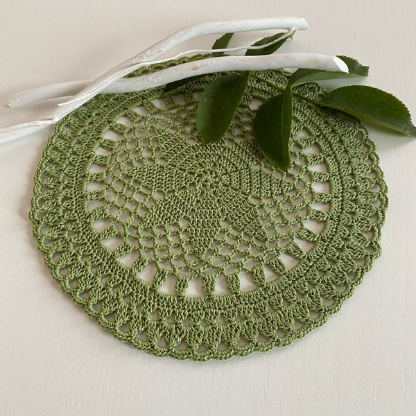 Round sage green crochet doily handmade with daisy flower, Table protection, Autumn home living room decoration, Colorful Christmas decor