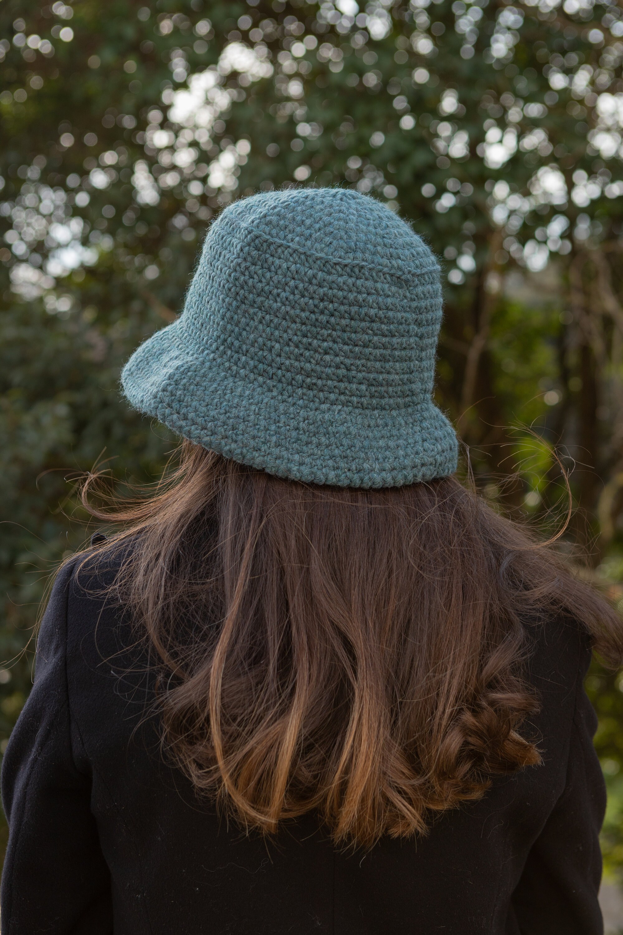 Cappello A Secchiello All'Uncinetto Per Donna - Modello Floreale, Tesa Larga, Protezione Solare, Colori Vari - 3