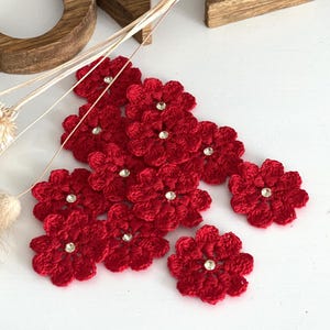 FLO 14, 10 Fiori uncinetto rossi con brillantini, Fiorellini colorati per applicazioni, Decorazioni borse, Decorazioni per magliette estive