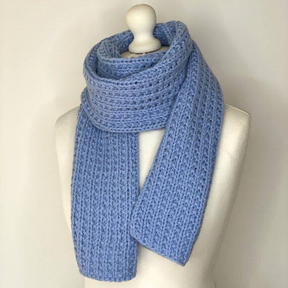 Sciarpa lana ai ferri fiordaliso, Sciarpa lana merino fatta a mano