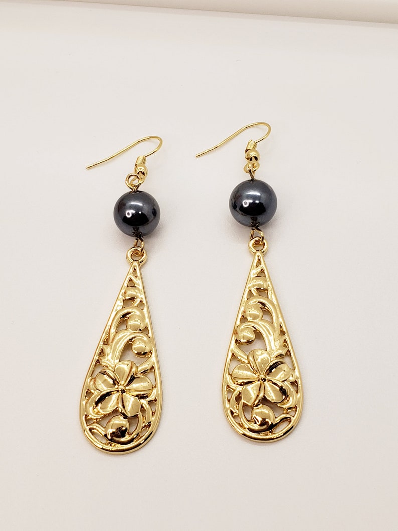 Gifts for her Everyday Jewelry Pearl Earrings Hawaiian Heirloom Drop Earrings Gifts for Mom Hawaiian Heirloom earrings