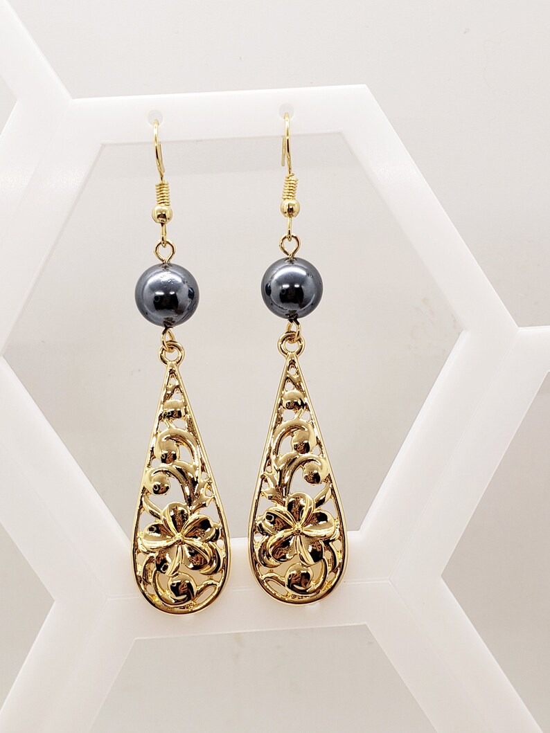 Gifts for her Everyday Jewelry Pearl Earrings Hawaiian Heirloom Drop Earrings Gifts for Mom Hawaiian Heirloom earrings