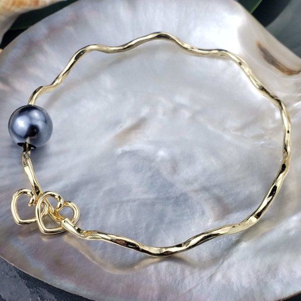 Black Pearl Charm Bracelet - Pearl Bracelet - Heart Pearl Bangle - Floral Jewelry - Hawaii Jewelry