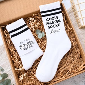 Personalisierte Master Socken mit Name | Geschenk zum Masterabschluss Master bestanden | Uni Studienabschluss Geschenk