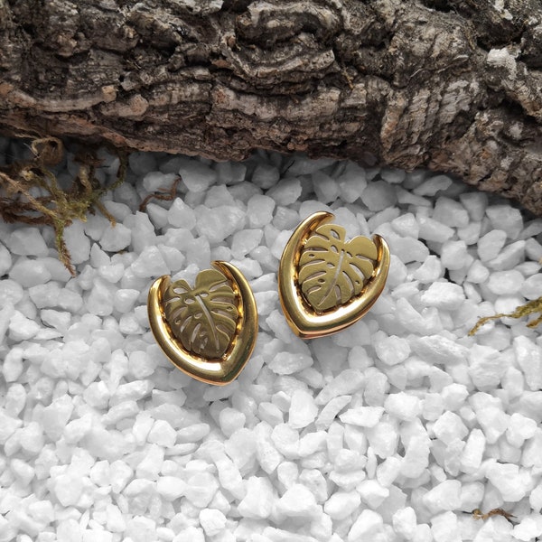 Monstera Saddle Weights, goldcolored steel ear jewellery for stretched ears, Saddle Hangers