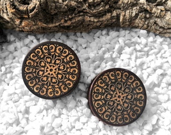 Wooden Cathedral Plugs, wooden ear plugs with engraved geometrical pattern, jewellery for stretched ears