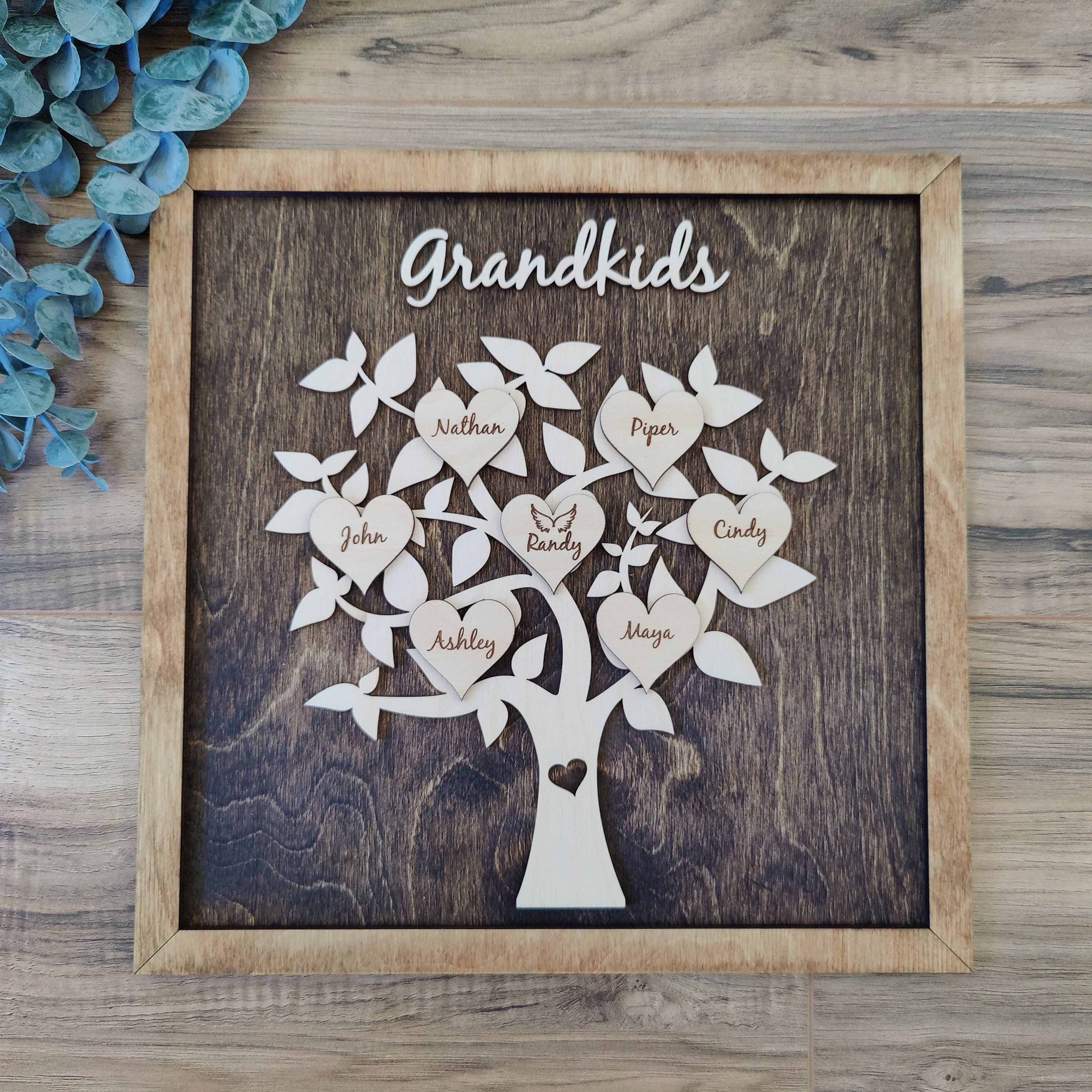Personalized Family Tree, Keepsake Wooden Wall Art, Christmas Gift for Her  or Him, Custom Present for Mom and Dad, Grandkids Names, Holiday -   Denmark