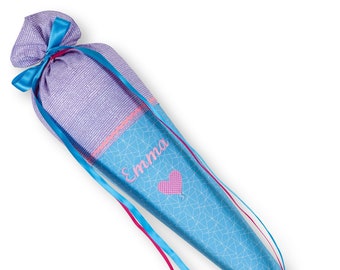 Schultüte, Stoffschultüte für Mädchen bestickt mit Wunschnamen in den Farben Flieder, Hellblau und Mint