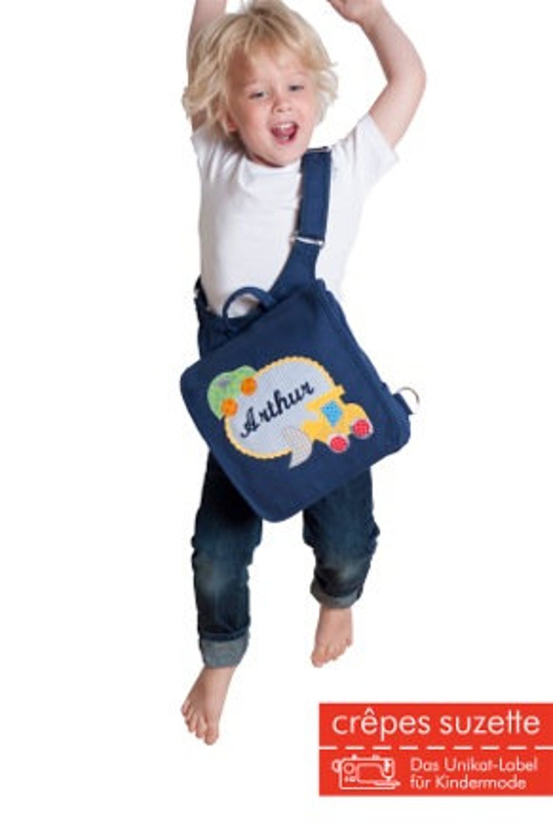 Kindergartentasche Bär im Auto, Kinderrucksack für Jungen mit Namen bestickt Bild 2