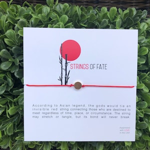 Strings of Fate (guldfärgad evig kärlekscirkel) armband