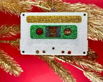 Ornamento in feltro a forma di cassetta - Colori scintillanti per gli amanti della musica retrò