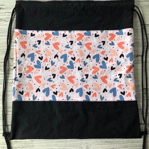Sac soulier/sac vêtements/chaussures/coeurs/noir/rentrée/école/fourniture scolaire fait à la main