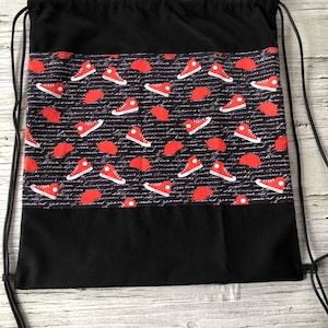 Sac soulier/sac vêtements/chaussures/espadrilles et casquettes rouges/noir/rentrée/école/fourniture scolaire fait à la main