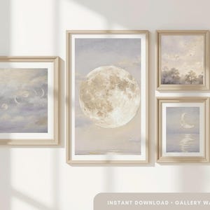 Puede incluir: Un conjunto de cuatro impresiones artísticas enmarcadas con temas celestiales. Las impresiones representan una gran luna, lunas crecientes y un paisaje con árboles, todo en colores suaves y apagados. Los marcos son de un tono de madera clara, creando una estética serena y soñadora.