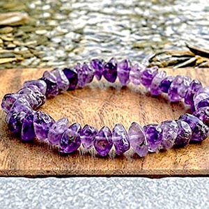 Amethyst Gemstone Freeform Chip Bead Stretchy String Bracelet – Natural Freeform Chips – 6–12mm