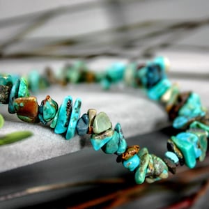 Genuine Turquoise Freeform Chip Bead Stretch Bracelet 7541