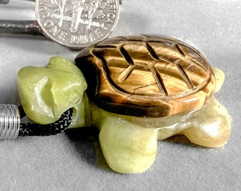 Hand Carved Tiger's Eye Turtle Spirit Animal Serpentine Gemstone Totem Fetish Figurine Necklace 6830