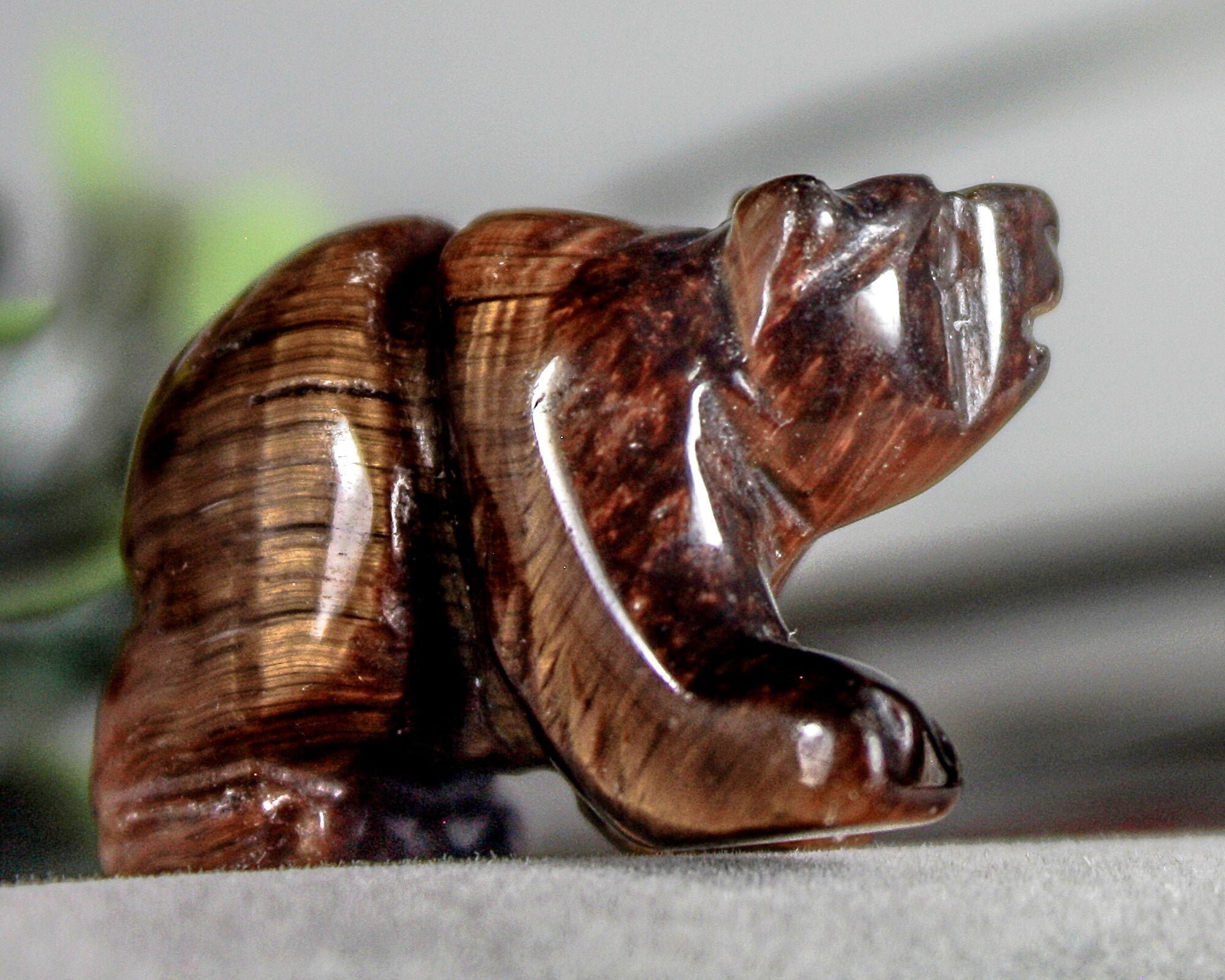 Gehender Bär Totem Tigerauge Edelstein Geist Tier Fetisch Figur 9124