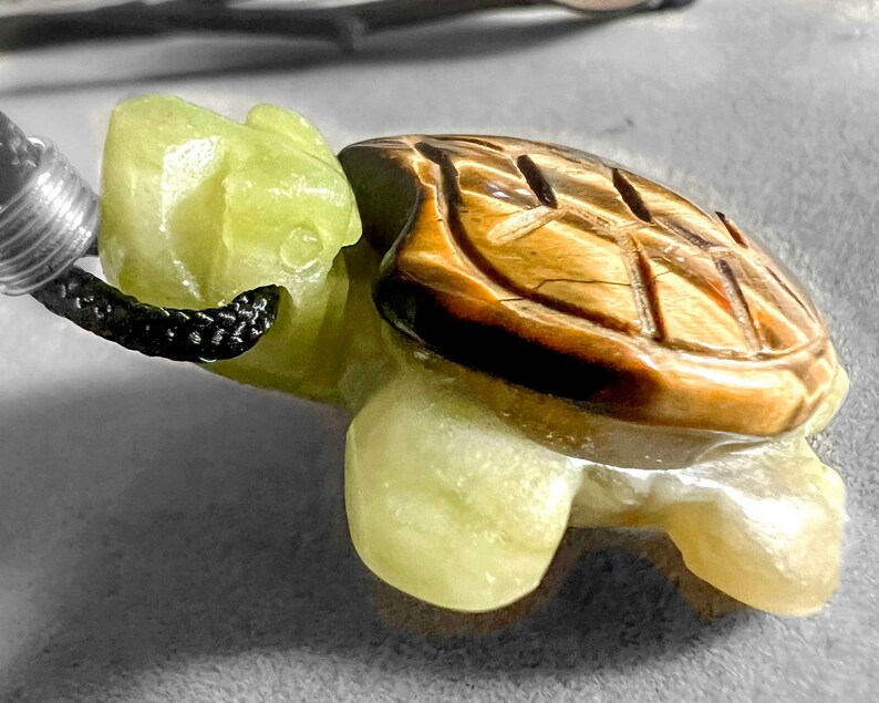 Hand Carved Tiger's Eye Turtle Spirit Animal Serpentine Gemstone Totem Fetish Figurine Necklace 6830 image 2