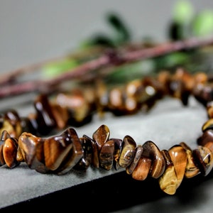 Tiger&#39;s Eye Stone Freeform Chip Stretchy String Bracelet 7689