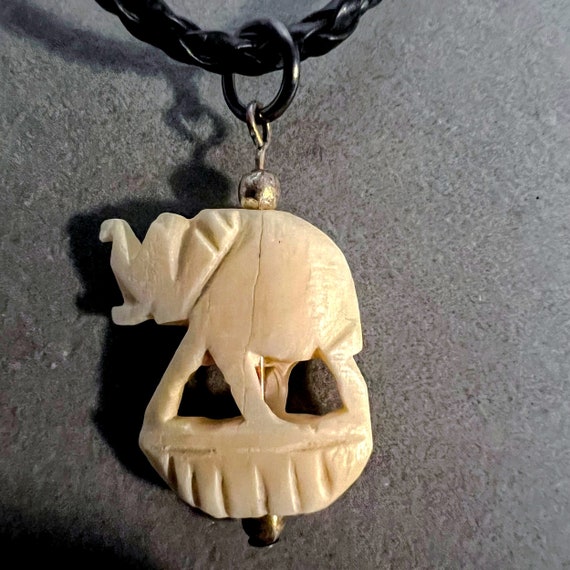 Vintage Ox Bone Elephant Pendant Necklace: 1970s Spirit Animal Jewelry 7052