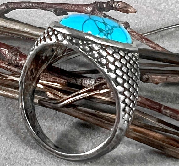 Antique-Inspired Textured Silver Statement Ring w… - image 4