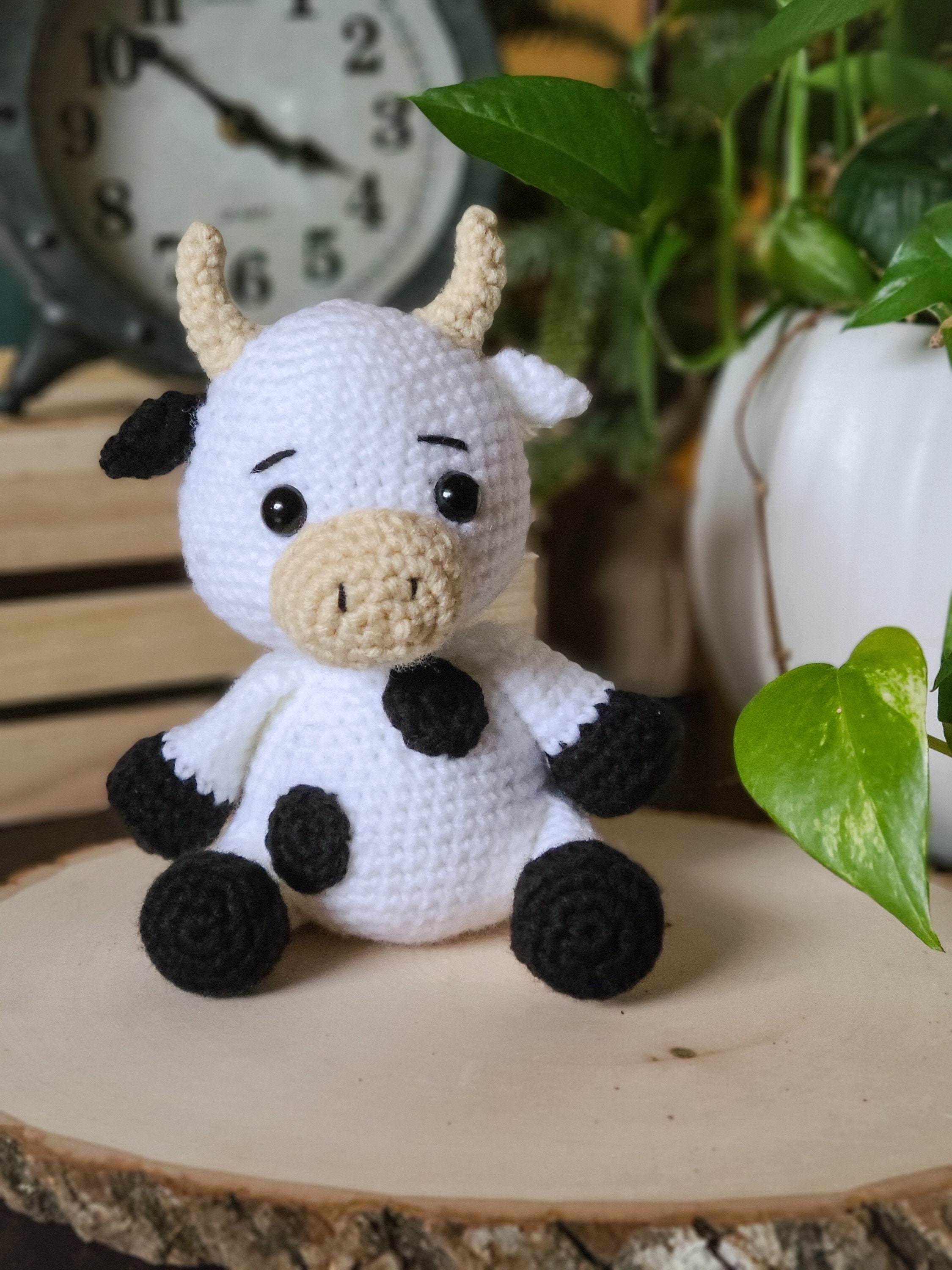 Threaders Cute Companions Crochet Kit - Charlie the Cow Miniature