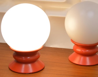 TEMDE / Set of 2 / Bedside lamps in red / Opal glass / Mid-century design / Red lamps