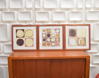 Framed pictures / Round in circles 1 -3 / Printed by: Felex Rosenstiel's & Sons London / Stylish modern wall decoration