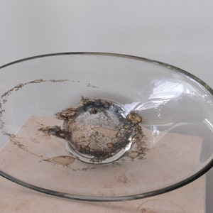 Heavy glass bowl with gold inclusions / Putzler Glas