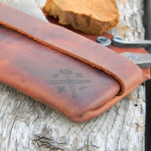 Flint and steel in leather pouch. image 2