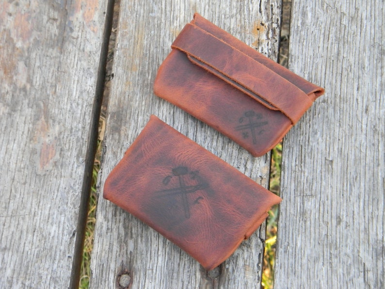 Flint and steel in leather pouch. image 3