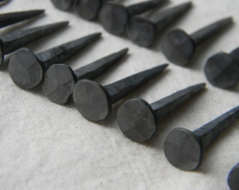 Chiodi in ferro forgiati a mano: per rievocazioni storiche di fabbri (3,17 cm)