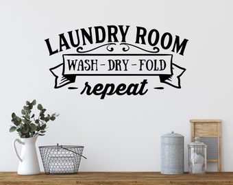Vinilo decorativo para la pared del lavadero con una frase para una decoración de estilo rústico moderno. Arte de pared o letrero para tu espacio de lavandería: lavar, secar, doblar, repetir. Regalo para mamá.
