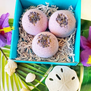 Set of 3 organic large lavender bath bombs