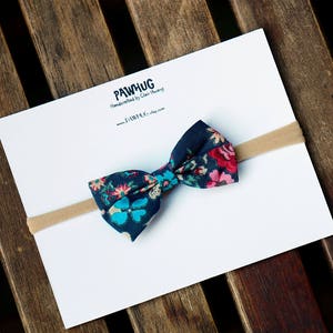 Blaues Blumen Schleife Stirnband, Blumen Stirnband, Baby Stirnband, Nylon Stirnband, Baby Mädchen Stirnband, Baby Mädchen Floral Schleife, florale Schleife