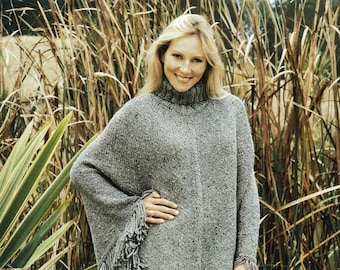 Klassisk damponcho med rullkrage i två garntjocklekar, vintage stickmönster, PDF, digital nedladdning - C169