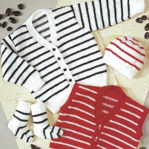 Könnte beinhalten: Ein Set gestreifter Strickkleidung für Babys, bestehend aus einem Cardigan, einer Weste, einer Mütze und Socken. Der Cardigan und die Socken sind in Schwarz-Weiß gestreift, während die Weste und die Mütze in Rot-Weiß gestreift sind.