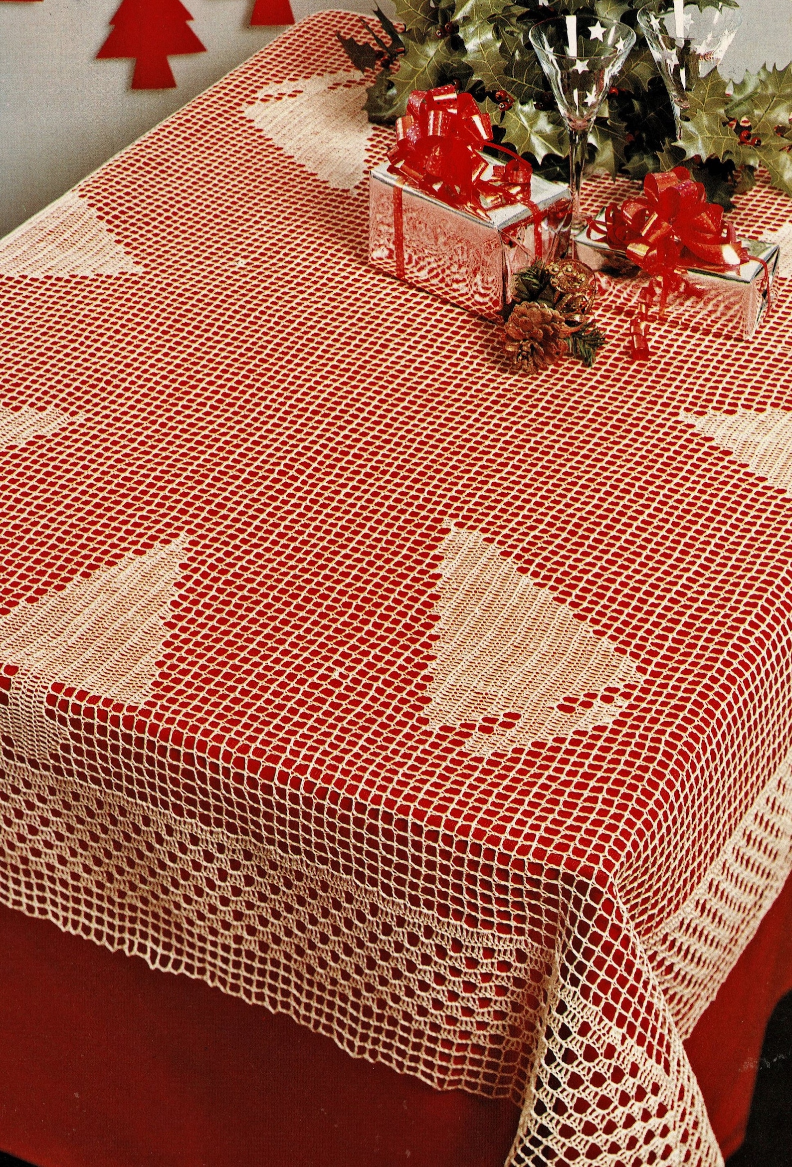 Classic Christmas Tree Patterned Filet Table Cloth, Vintage Crochet ...
