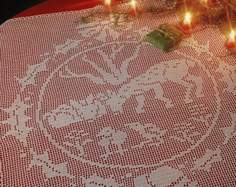 Gorgeous Reindeer and Holly Pattern Filet Crochet Table Centre, Vintage Crochet Pattern, PDF, Digital Download - C871