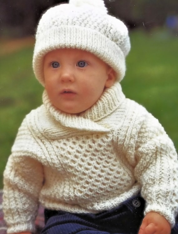 Precioso sueter Aran para bebes y ninos pequenos con cuello cruzado y gorro a juego patron de punto vintage PDF descarga digital A154 Etsy Espana