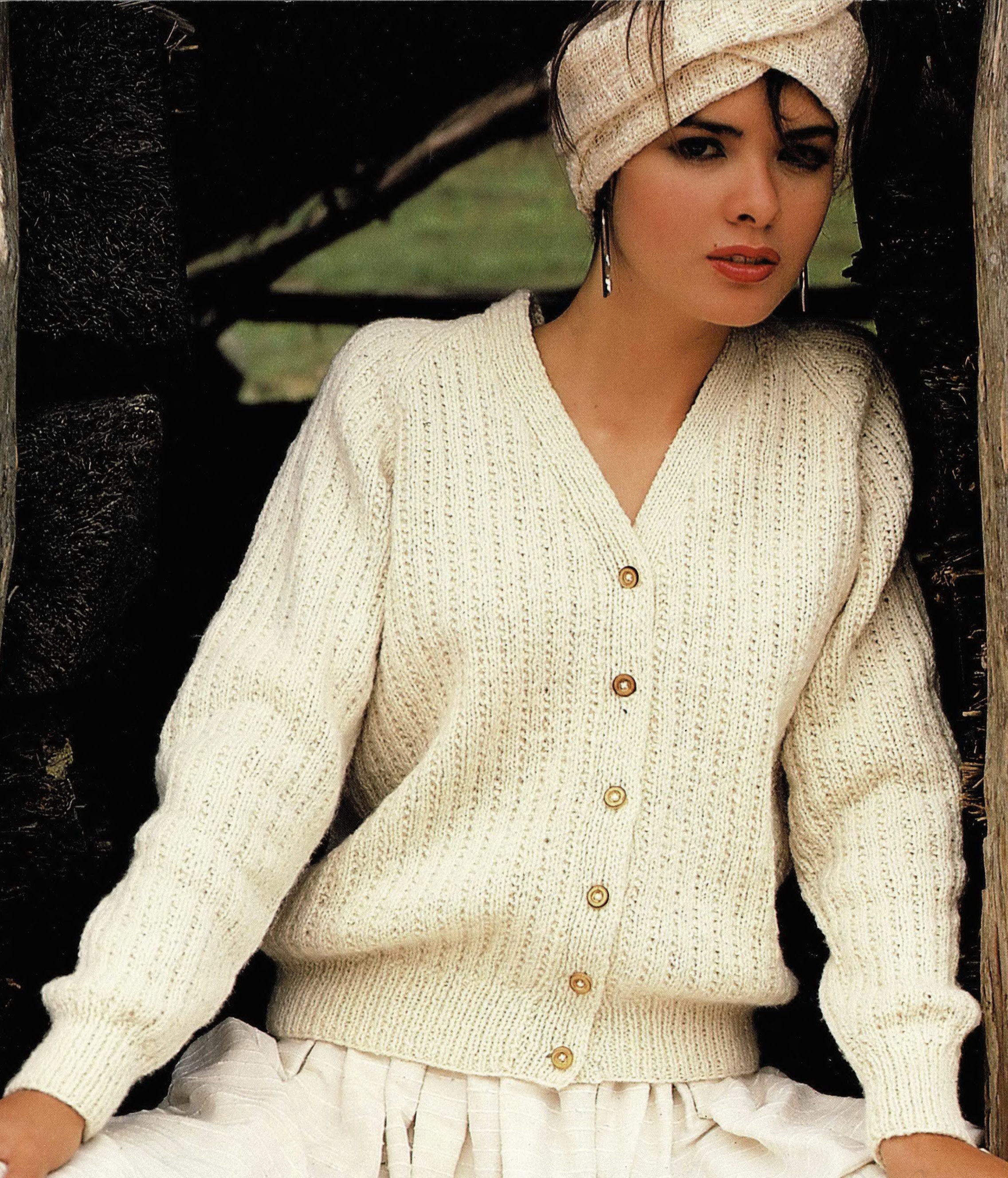 Ladies Ribbed V-neck Cardigan With Raglan Sleeves, Vintage