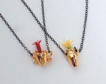 Collana con piccolo vaso, ciondolo minimalista placcato oro con catena