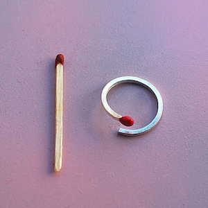 Anillo de cerilla, anillo surrealista, anillo minimalista, geométrico, joyería divertida, anillo de diseñador, cerilla sin quemar