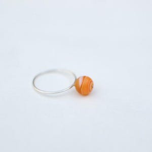 Anillo Júpiter, pieza minimalista de plata y piedra natural, joyería celestial imagen 4