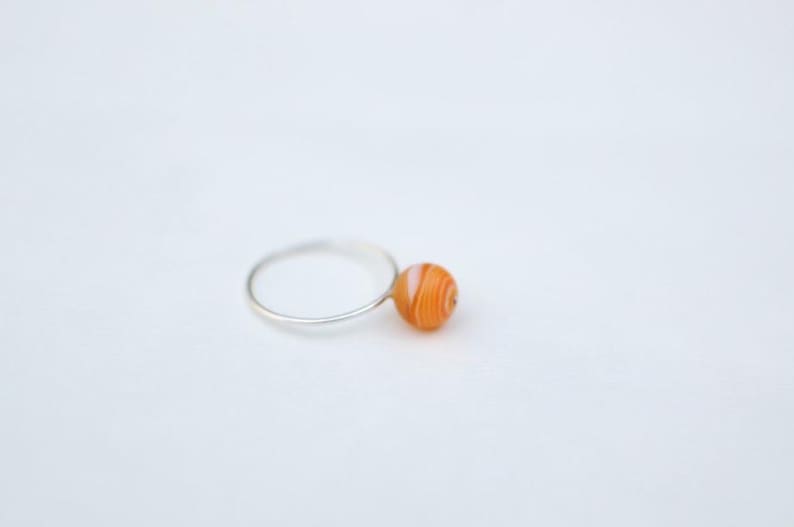 Anillo Júpiter, pieza minimalista de plata y piedra natural, joyería celestial imagen 4