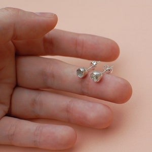 silver cups stud earrings empty